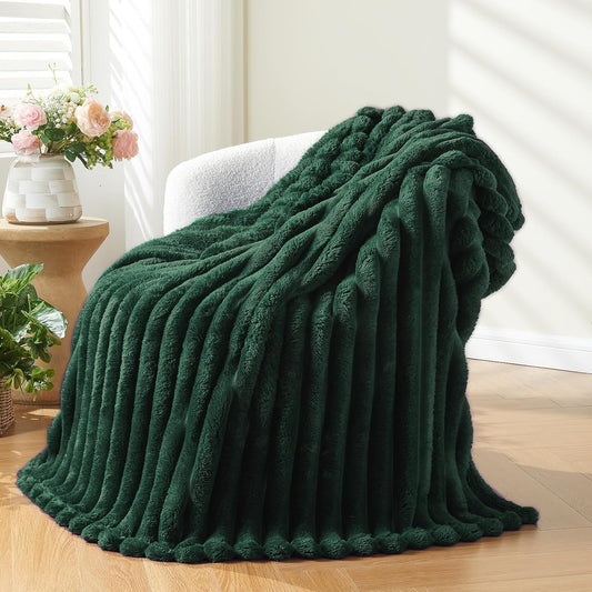 NEWCOSPLAY Super Soft Twin Blanket Dark Green Premium Silky Flannel Fleece 3D Ribbed Jacquard Lightweight Bed Blanket All Season Use (Dark Green Ribbed, Twin(60"x80"))